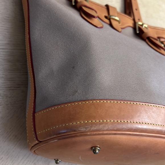 Vintage DOONEY & BOURKE tan canvas tote bag with leather shoulder straps & trim. - Picture 5 of 11